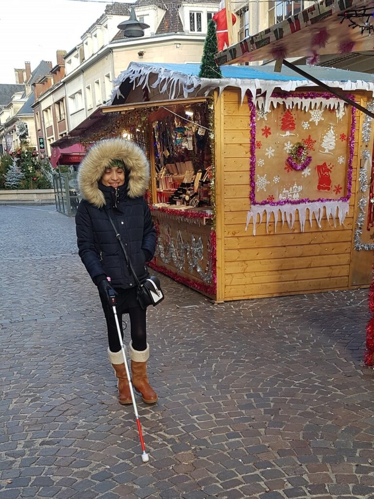 Jamila et sa canne blanche électronique
