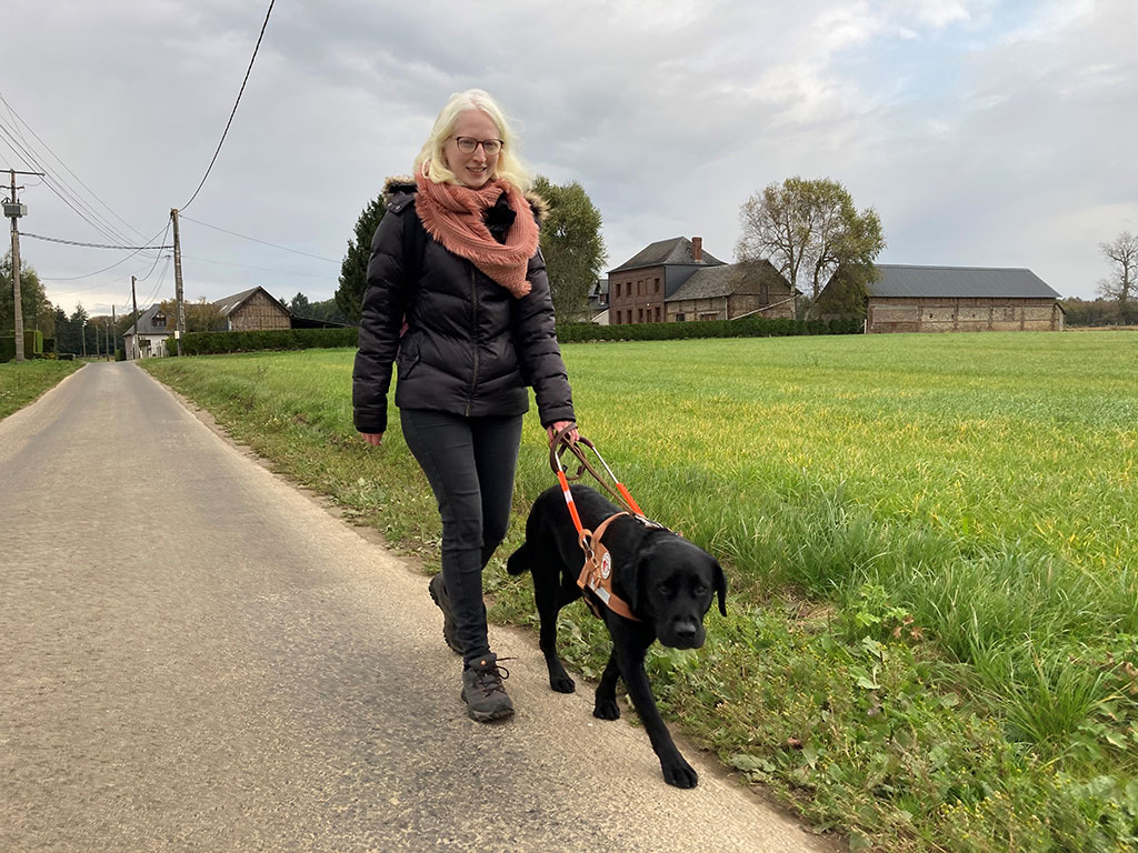 Laurine et Punchi - un premier chien guide pour la vie