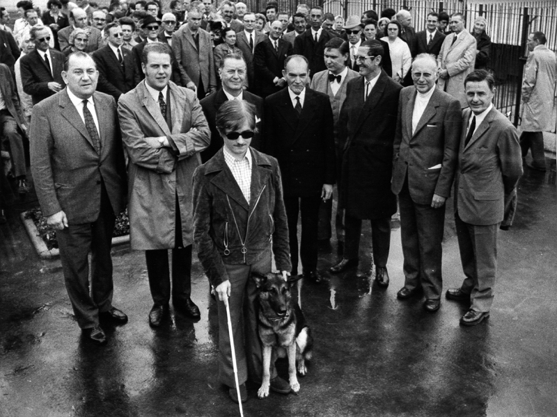 Inauguration de la première école de chiens guides