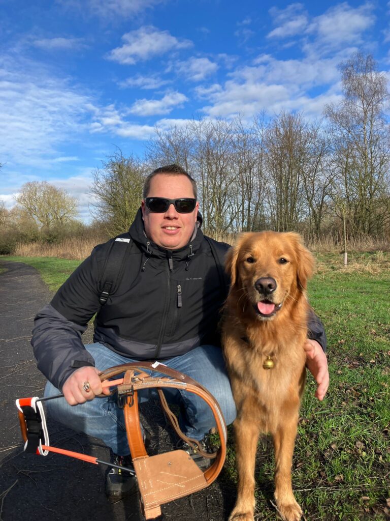 Remise de Tao golden retriever à Florian