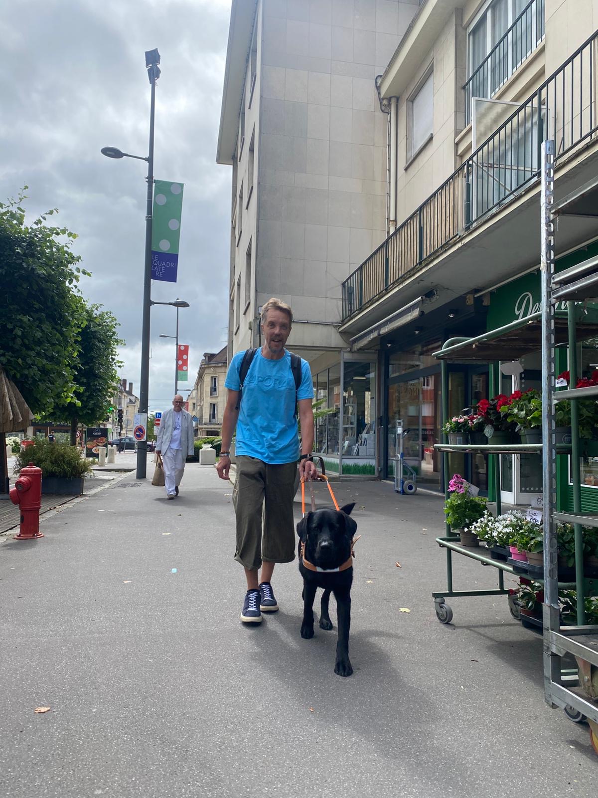 Remise de Uka à Emmanuel